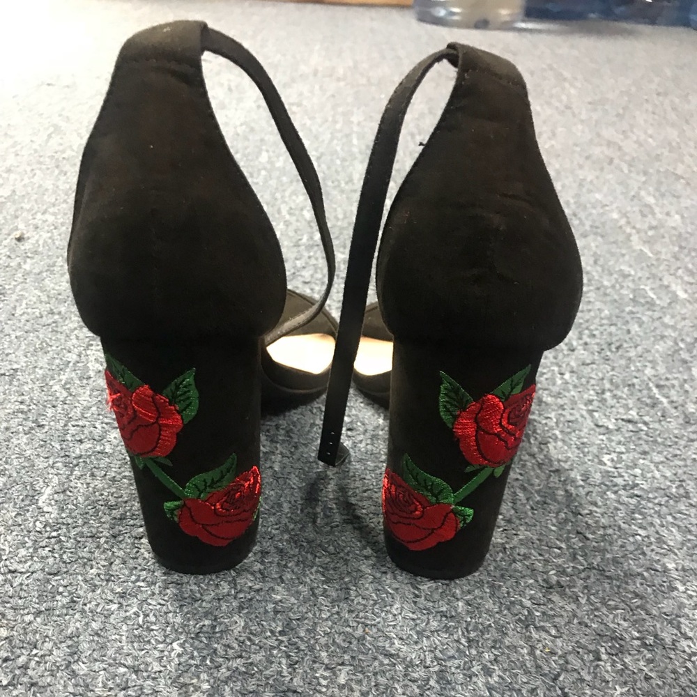 Shoes - Picture 3 of 4